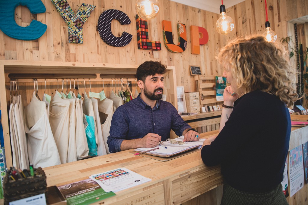 Cumprimentar as pessoas